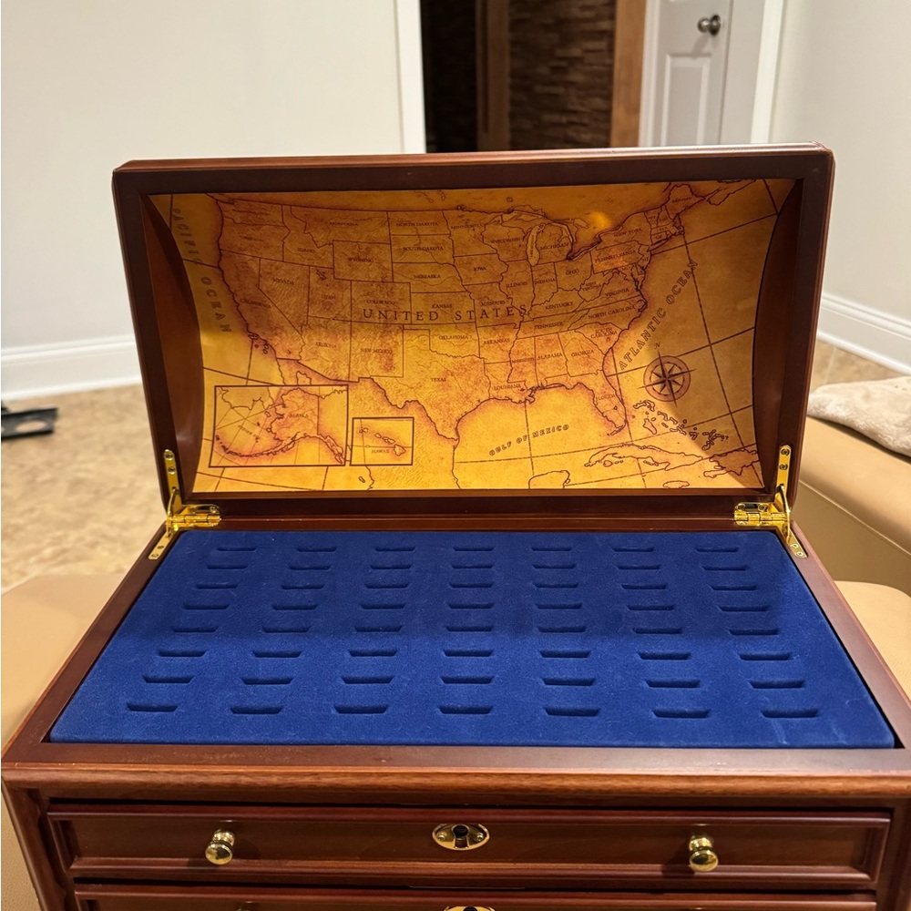 DANBURY MINT Wooden State Quarters Treasure Chest with Blue Velvet Interior - Picture 2 of 16